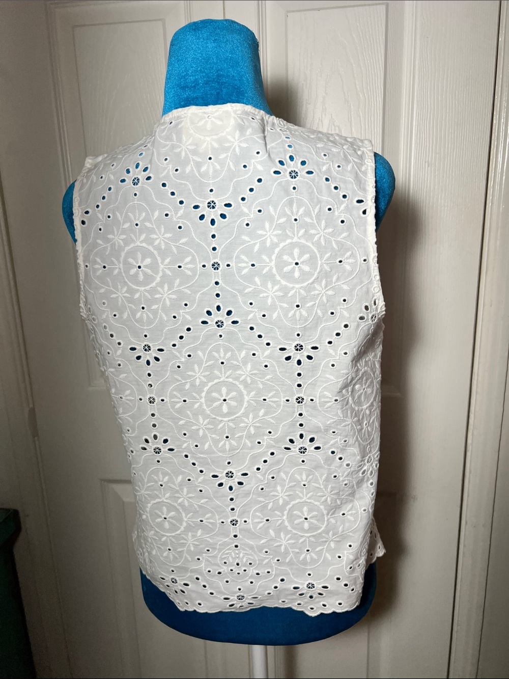 Sezane White Eyelet Button Tank Top - Picture 6 of 8